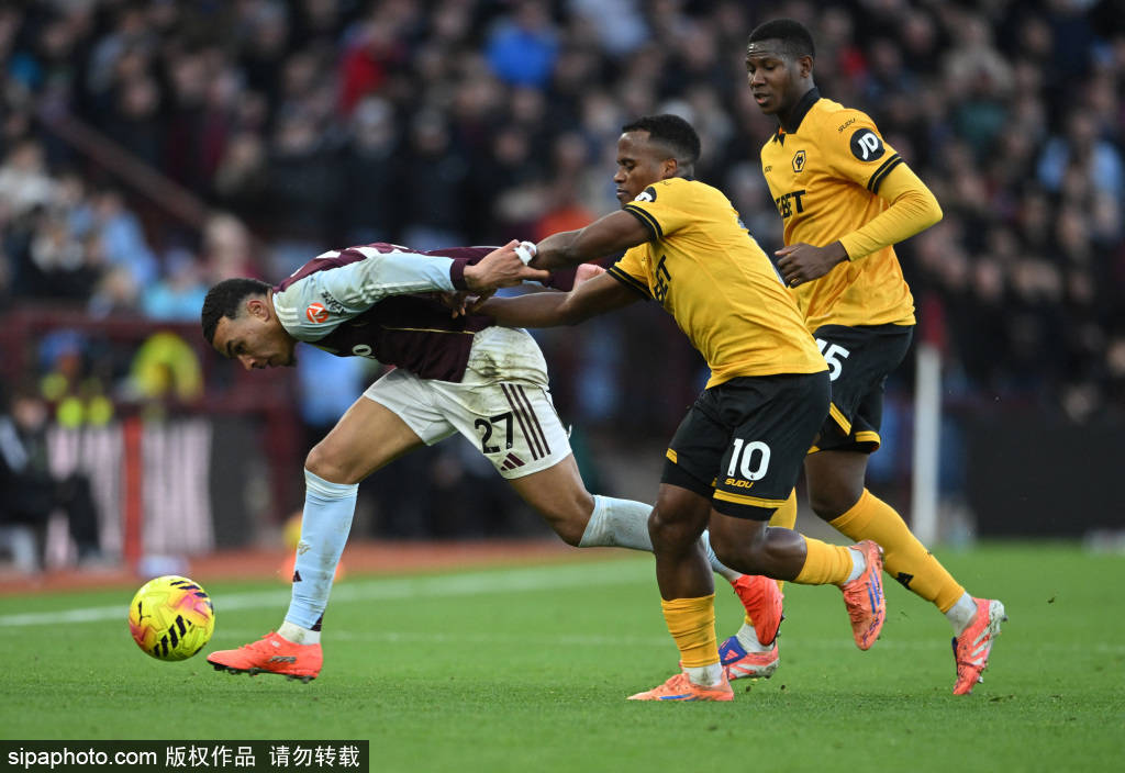 皇冠信用網在线开户_特罗萨德禁区外绝妙远射皇冠信用網在线开户，阿森纳3-0维拉！VAR确认进球背后的战术解析与情感共鸣